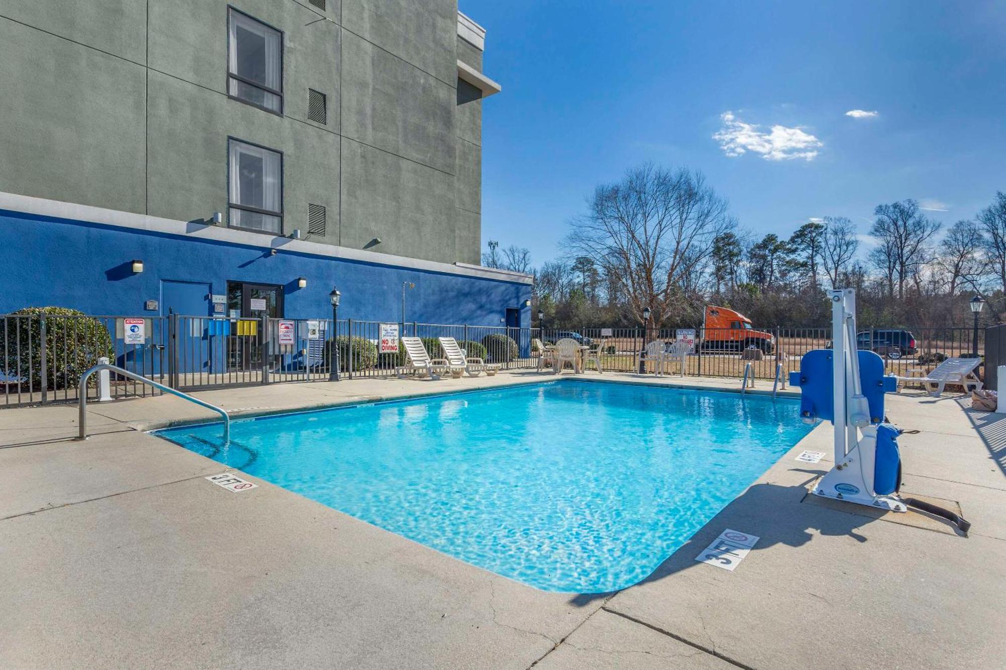 Comfort Suites Wilson - I - 95 Экстерьер фото