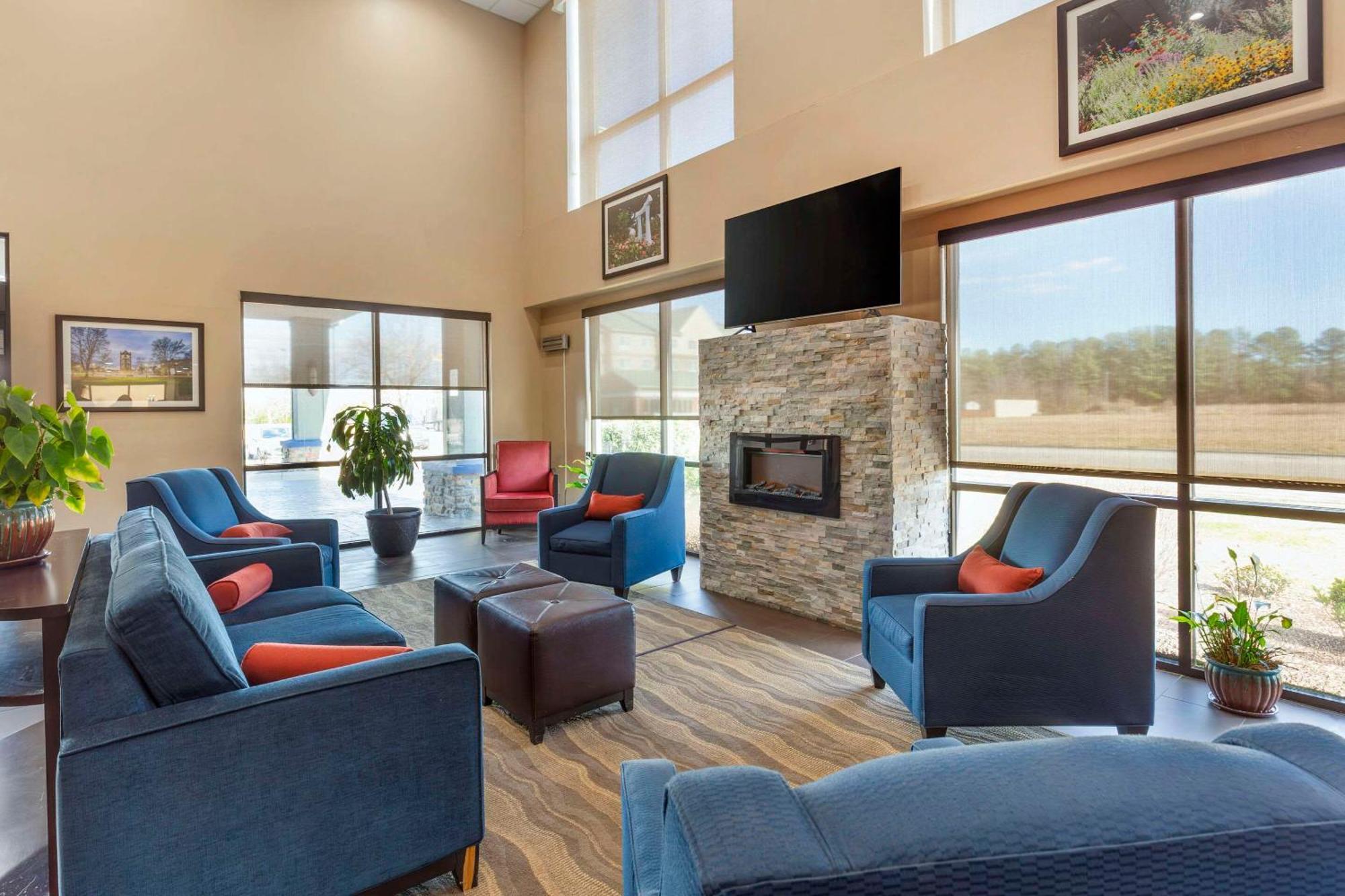 Comfort Suites Wilson - I - 95 Экстерьер фото