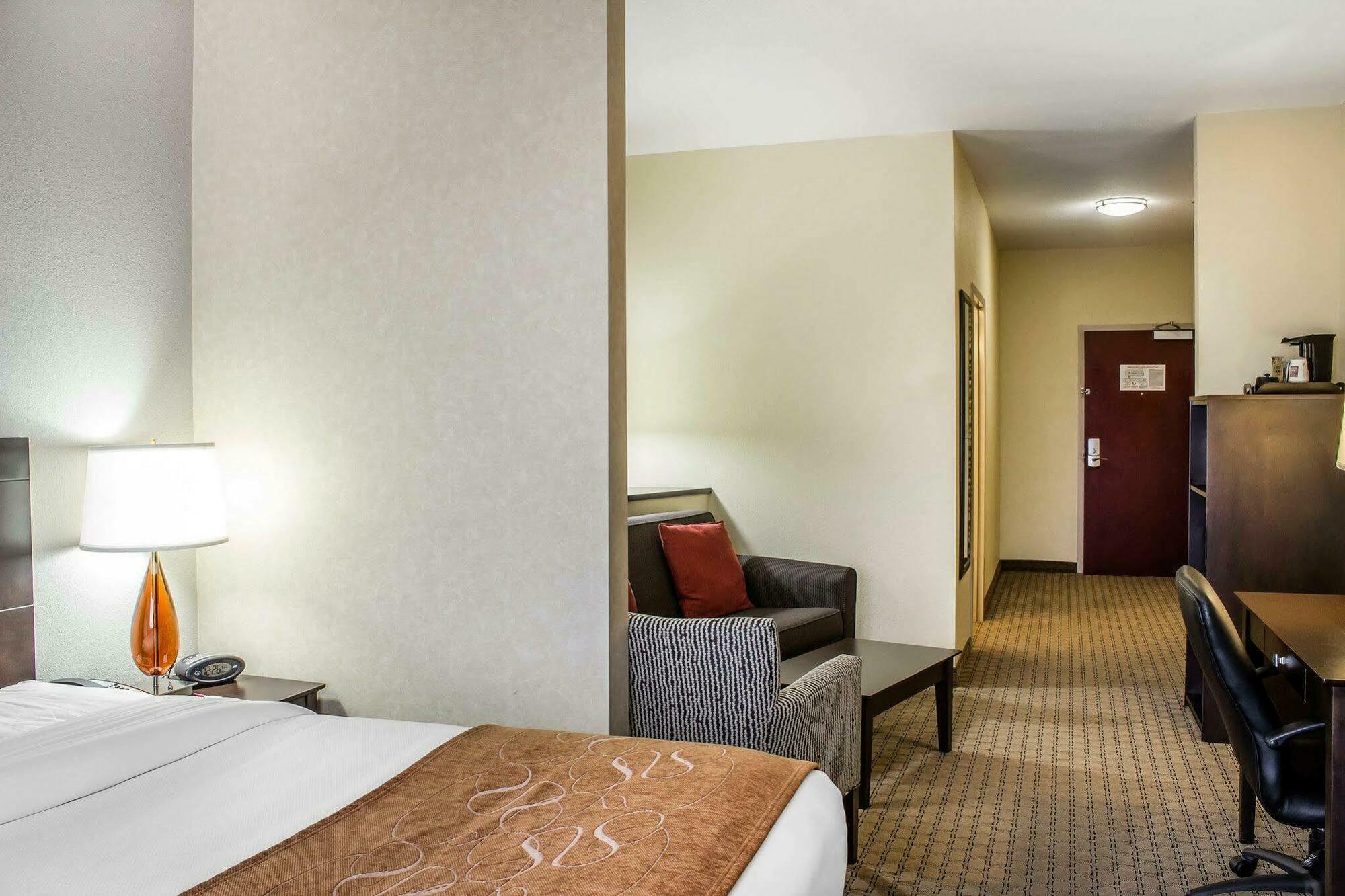 Comfort Suites Wilson - I - 95 Экстерьер фото