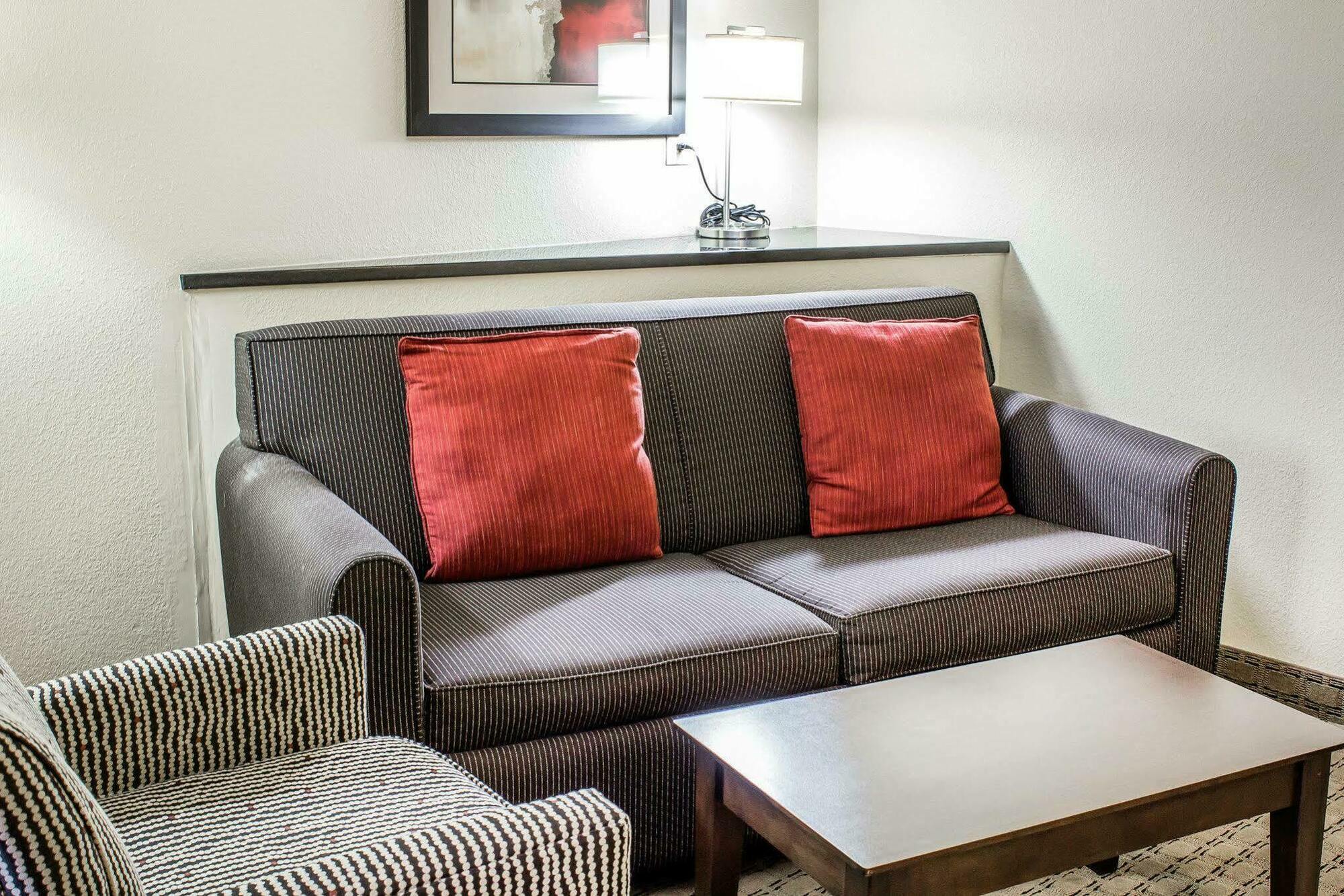 Comfort Suites Wilson - I - 95 Экстерьер фото